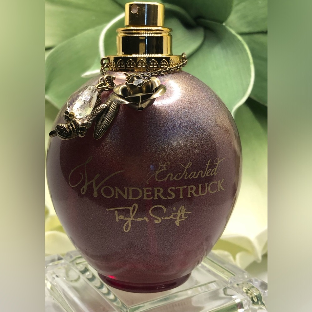WONDERSTRUCK ENCHANTED “Rare” Collectors Item Taylor Swift (full size)